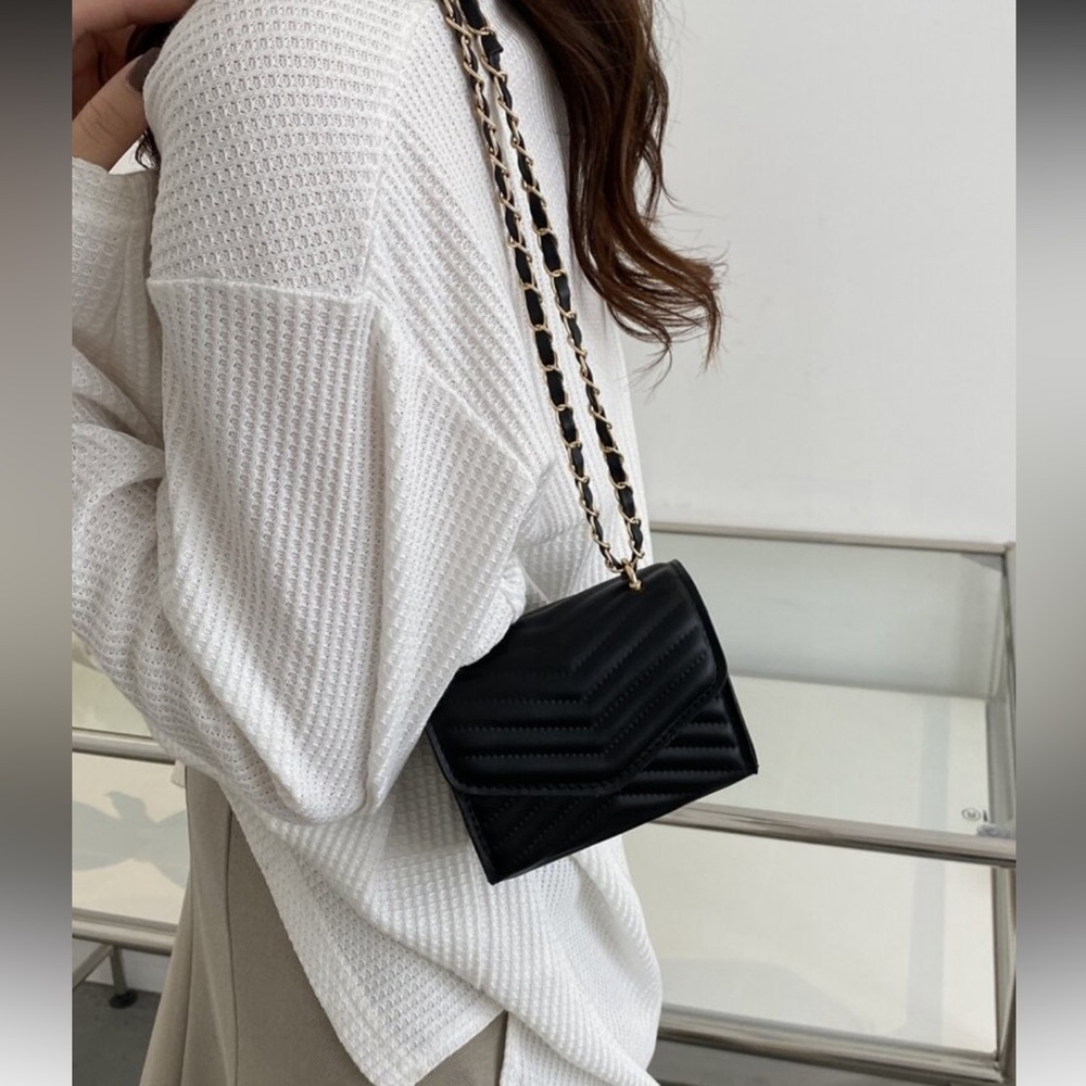 Quilted Chevron Chain Shoulder Bag - Black & White - Picture 10 of 14